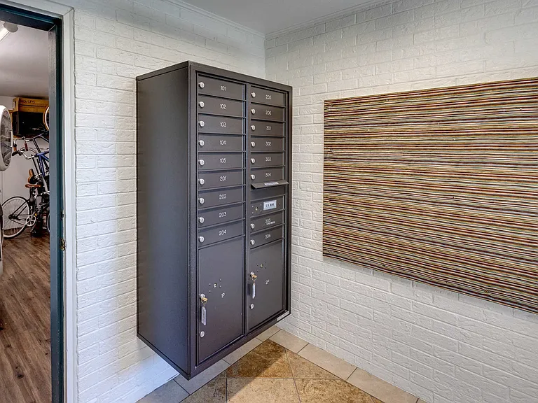 2441 S. York St. — Photo 12