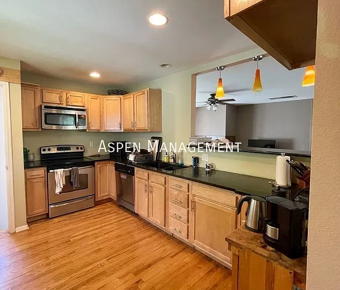 550 S 41st St — Photo 10
