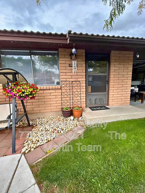 2 bed, 1.0 bath, 720 sqft, $1,595 — Photo 1