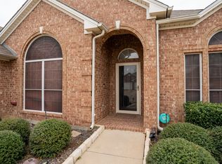 8700 Shadow Trace Dr, Fort Worth, TX 76244