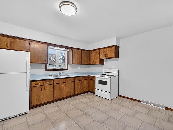 2nd image of 3611 Sheridan ROAD