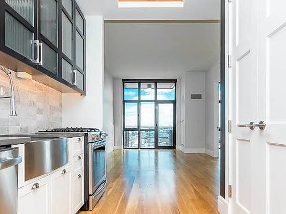 2nd image of 4441 Purves St APT 1005