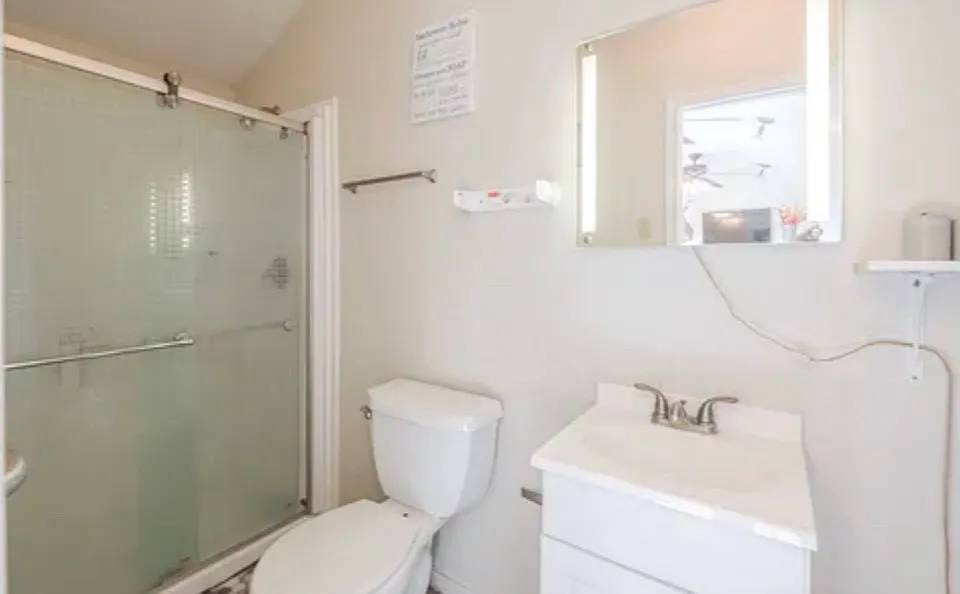 4 bed, 2100 sqft, $3,000 — Photo 3