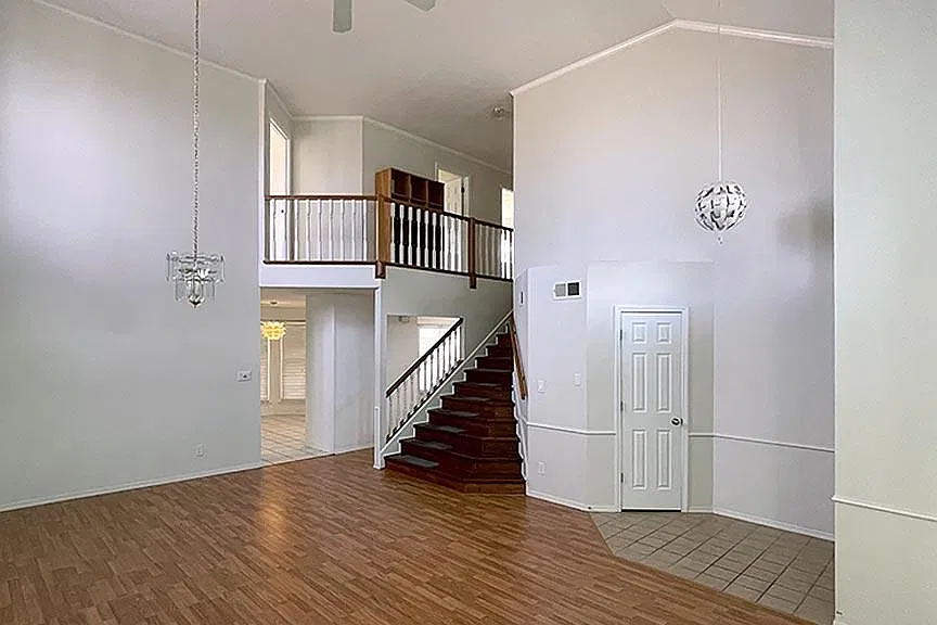 4 bed, 2.5 bath, 2400 sqft, $2,650 — Photo 4