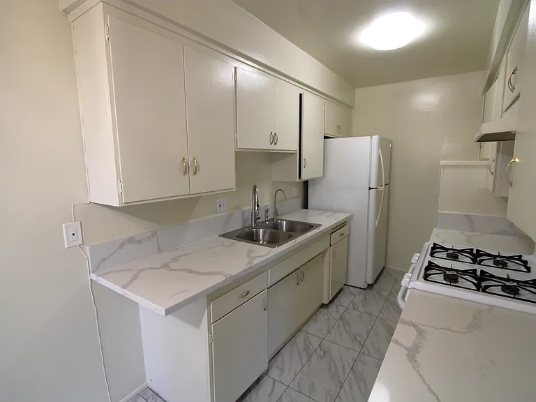 614 W Dryden St #6 — Photo 2