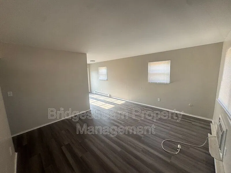2 bed, 1.0 bath, $950 — Photo 3