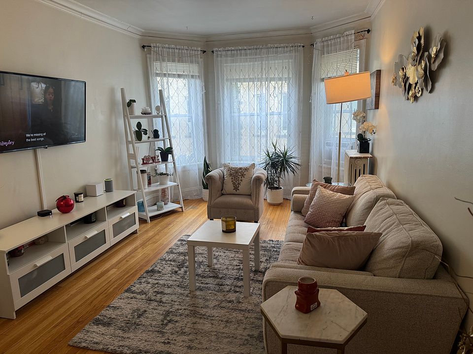 1st image of 5052 N Winchester Ave #2