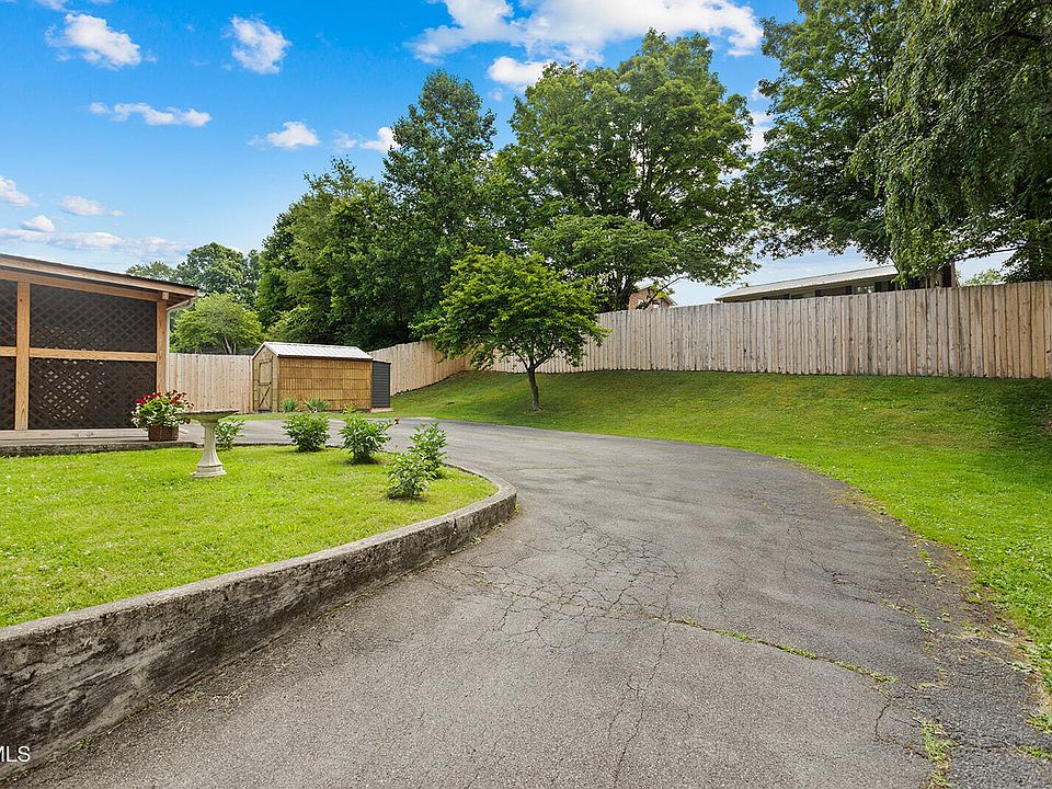 7th image of 441 Merriwood Dr