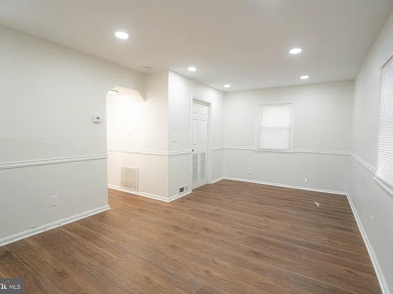 2409 Greeley Pl — Photo 10