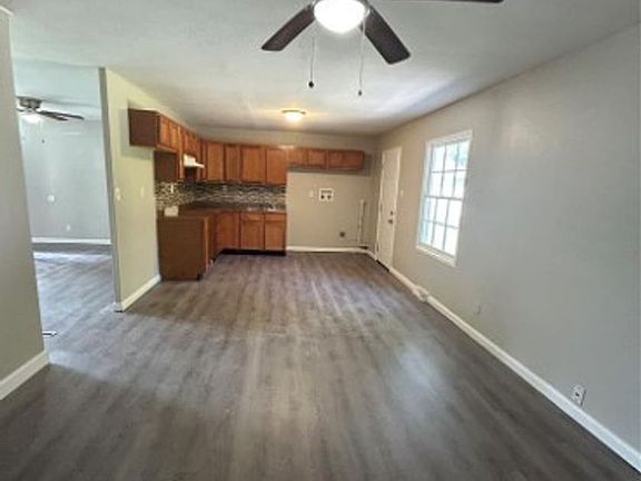 2nd image of 6 Baldwin Ln
