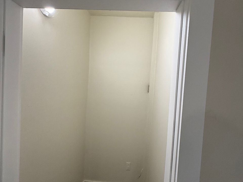 CLOSET (Clothing rod is coming soon)