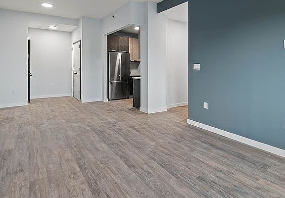 4th image of 2733 E 12th St #3F