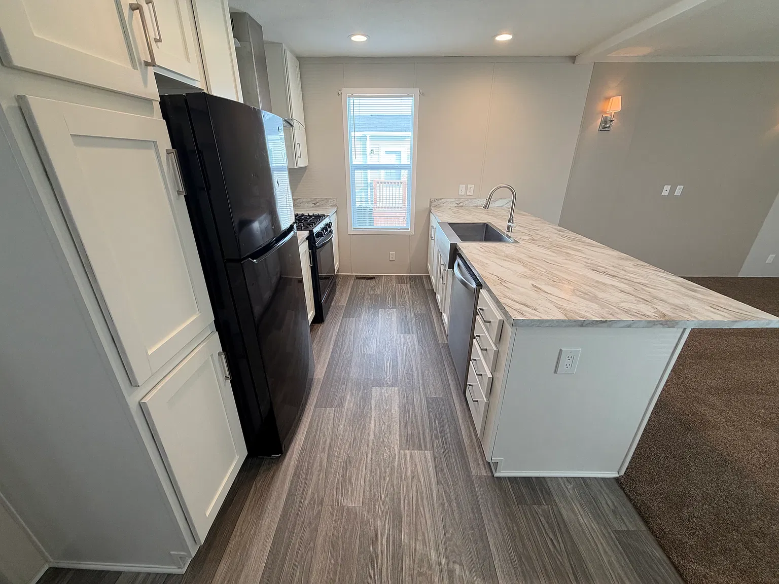 Large Kitchen Island! — Photo 2