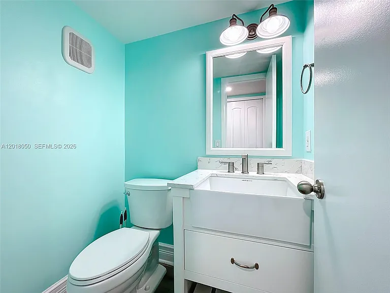 226 Newport Ct #O — Photo 23