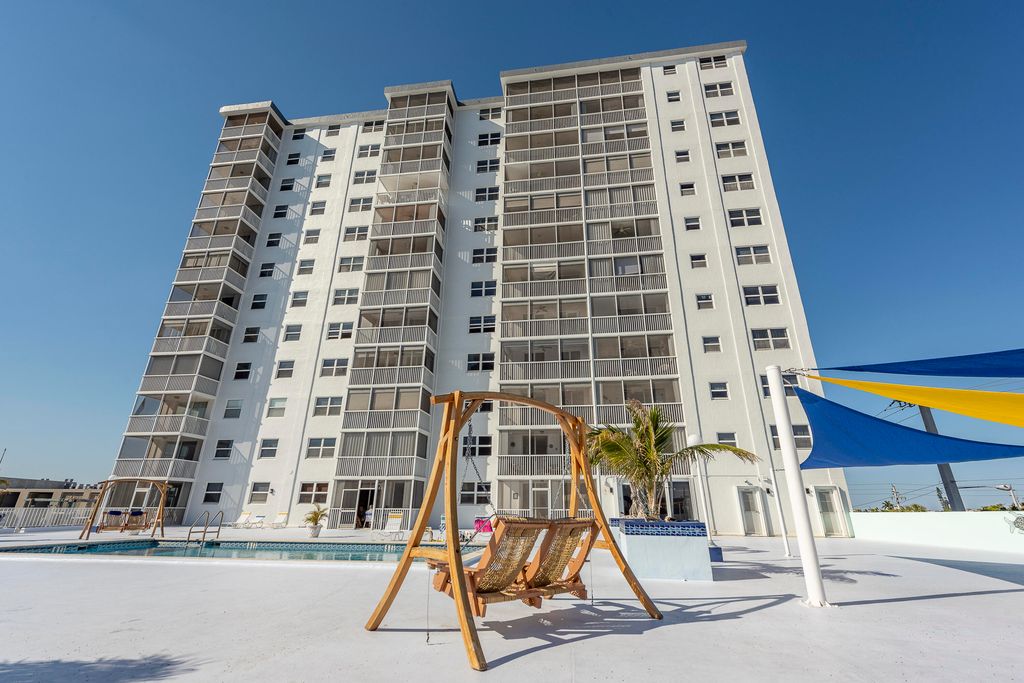1505 N RIVERSIDE Drive #703, photo 2