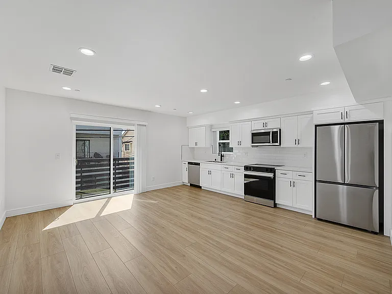 14422 Tiara St — Photo 10