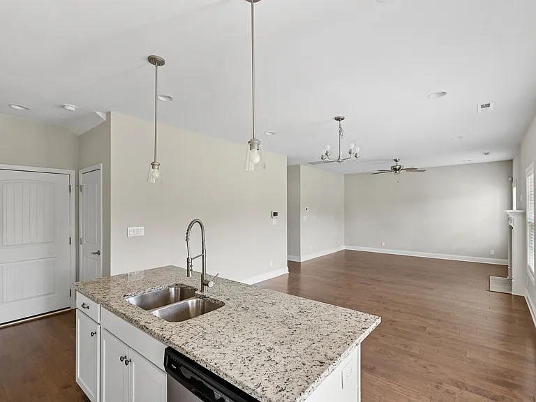 2429 Union Pointe Ln — Photo 11