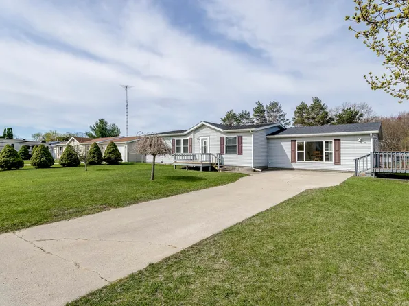 97 N Flower St, Croswell, MI 48422