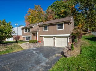 360 Fruitwood Dr, Bethel Park, PA 15102