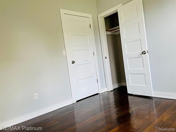 5th image of 2063 Seward Ave Unit 2