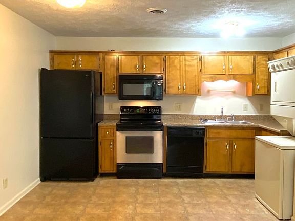 3rd image of 3239 Tower Dr #G