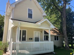 201 Robinson St, Genoa, IL 60135