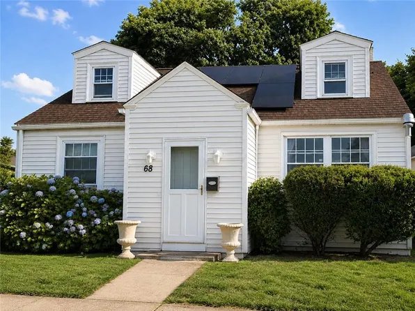 68 Ledge St, Central Falls, RI 02863