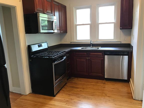 2nd image of 1010 Beaconsfield Ave APT 2S