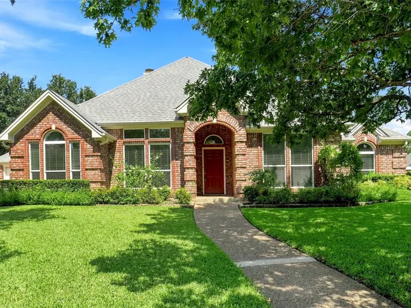 1605 Green Tree Dr, Hurst, TX 76054