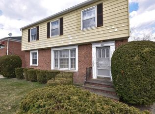 2215 S Green Rd, University Heights, OH 44118