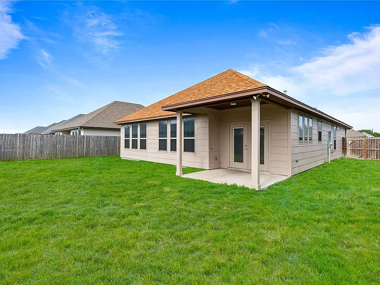 3406 Angelina St — Photo 15