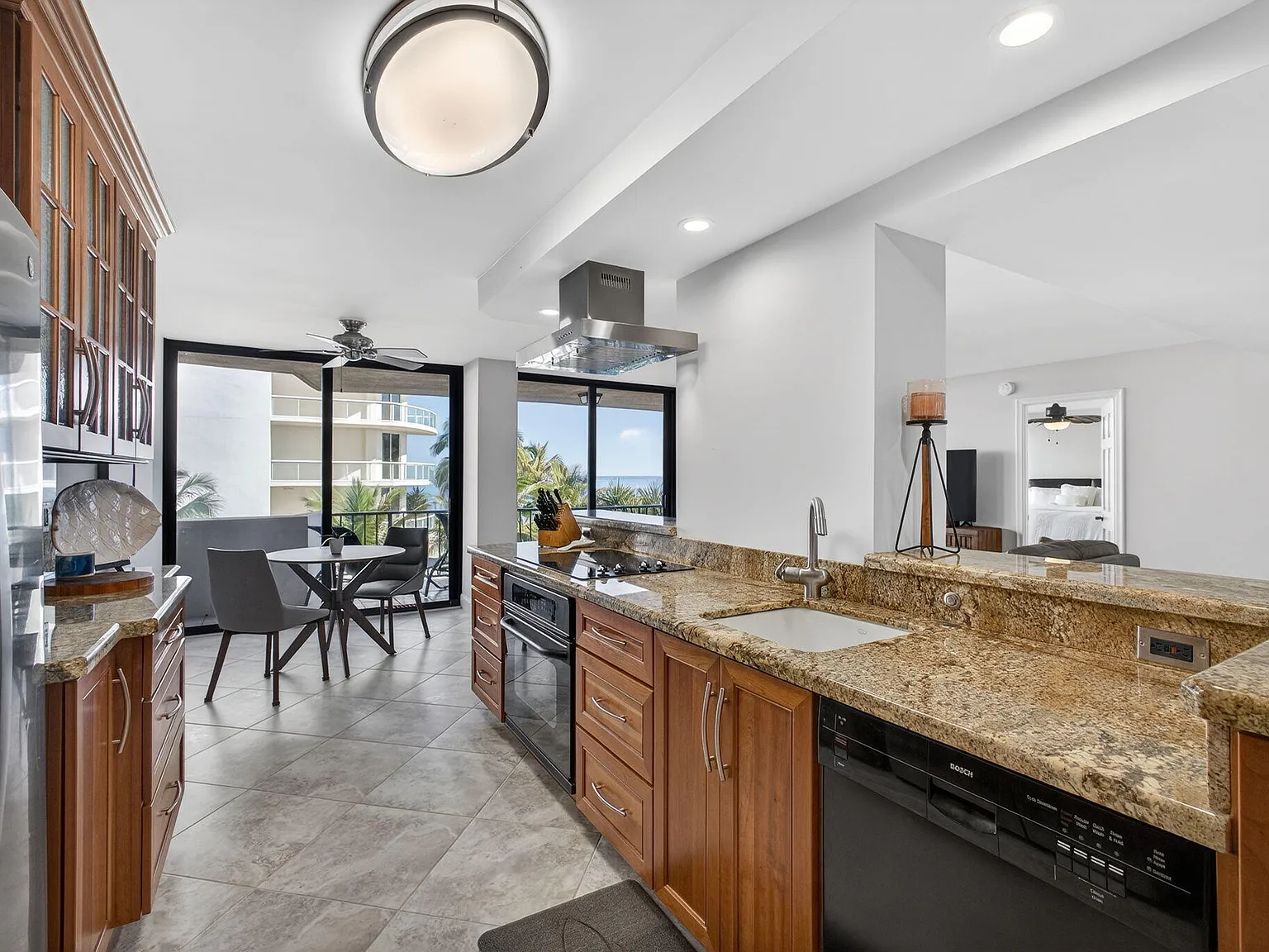 2 bed, 2.0 bath, 1210 sqft, $5,000 — Photo 3