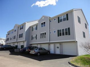 42 Harbor View Ln, Norwich, CT 06360
