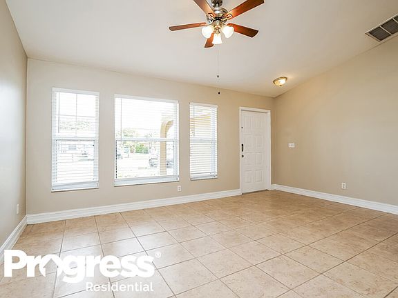 3rd image of 402 SE 18th St