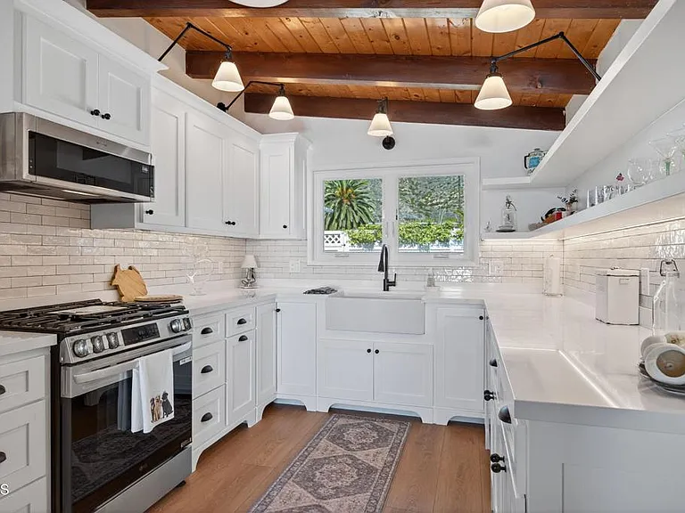 3884 Pacific Coast Hwy — Photo 17