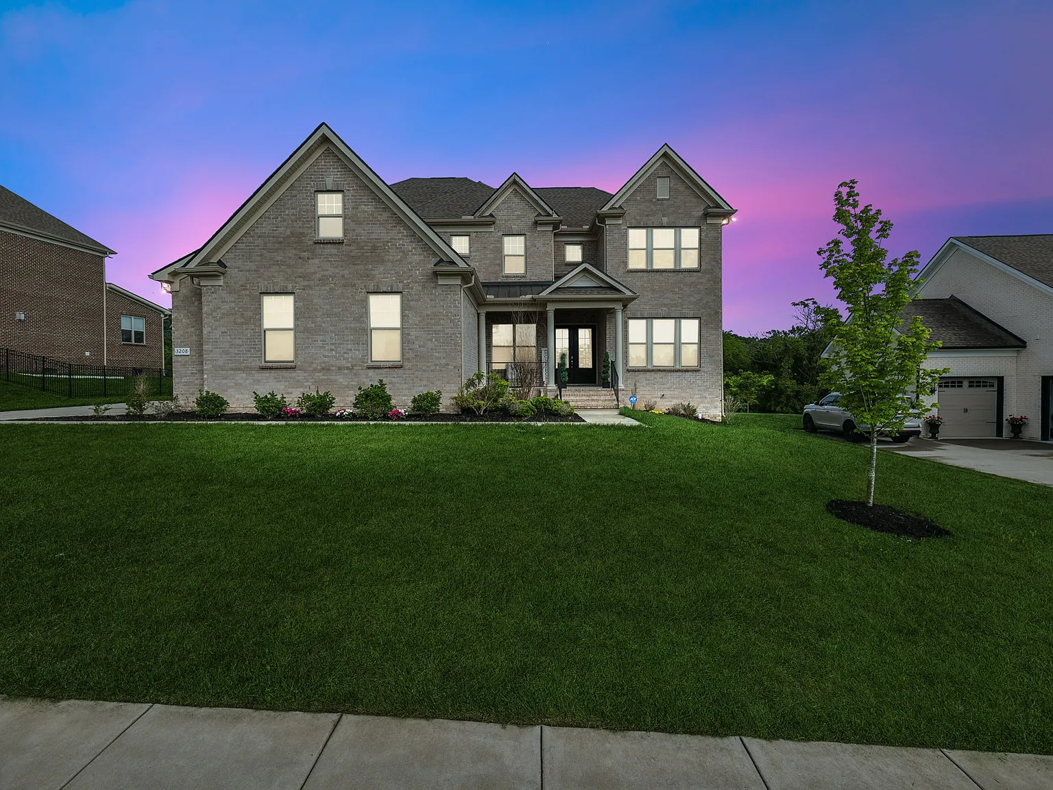 5 bed, 3.5 bath, 4390 sqft, $6,500 — Photo 2