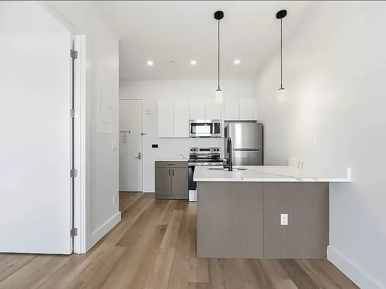 89-25 162nd St #806 — Photo 8