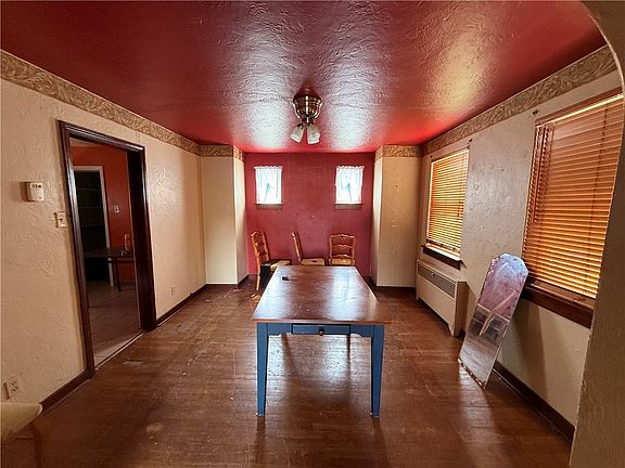 5th image of 721 Richford St