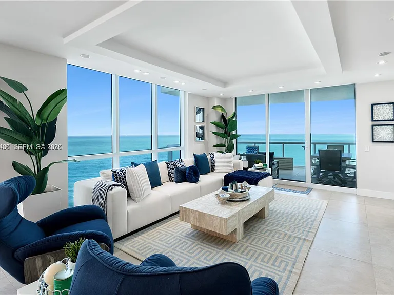 3801 Collins Ave #1906 — Photo 2