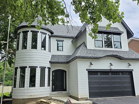 3rd image of 909 Evergreen Ave