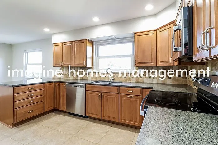 1557 Citadel Pl — Photo 8