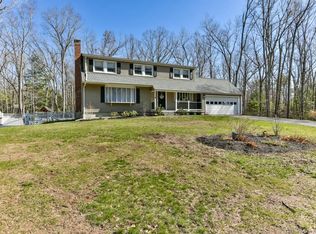 4 Briarwood Dr, Simsbury, CT 06070