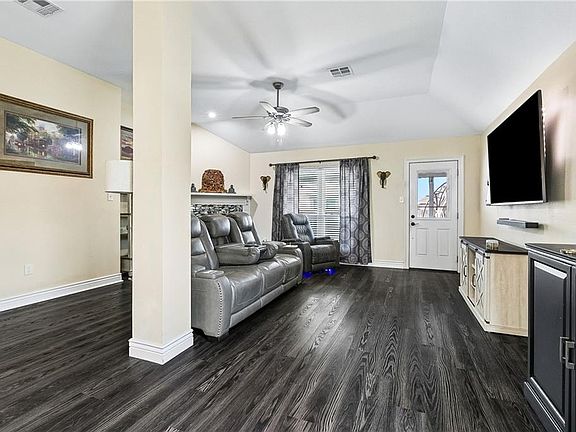 4th image of 62 Ridgewood Dr