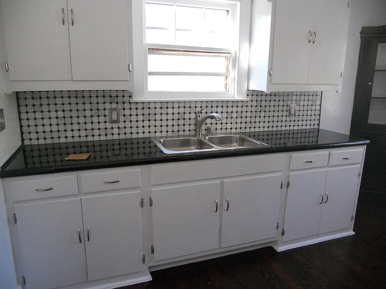 441 Spring Ave NE — Photo 4