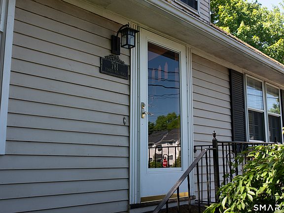 3rd image of 781 Tunxis Hill Road