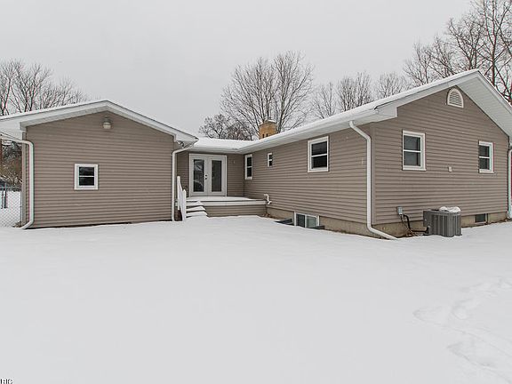 3rd image of 7596 Easthill Dr