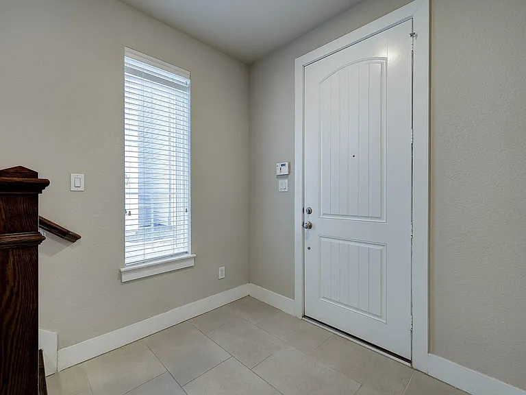 2724 Freund St — Photo 9