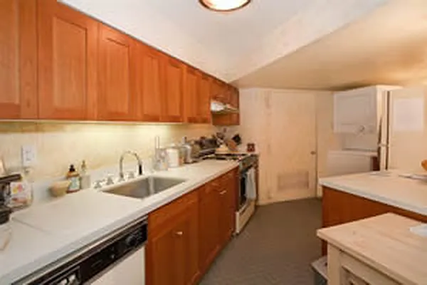 Sold by Warren Lewis Realty | media 15