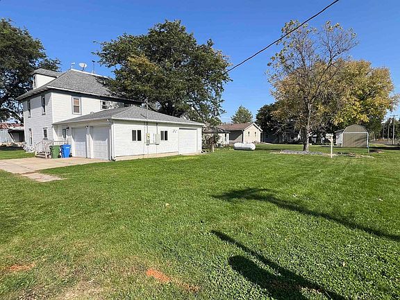 3rd image of 102 E Grove St