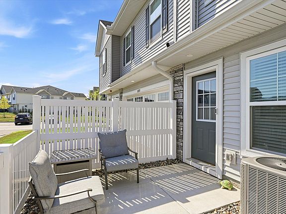 3rd image of 14933 Archdale Ln